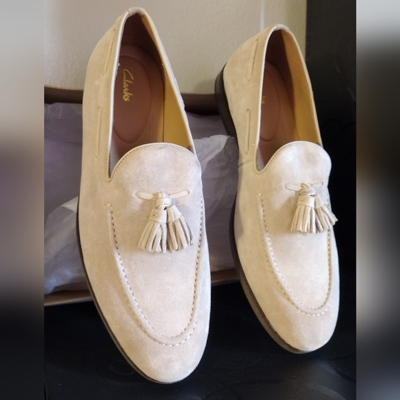 NIB MEN'S CLARKS TAUPE LOAFERS - Picture 10 of 12